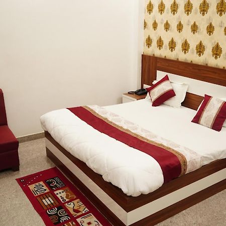 Hotel The Ramay Palace Ayodhya Esterno foto