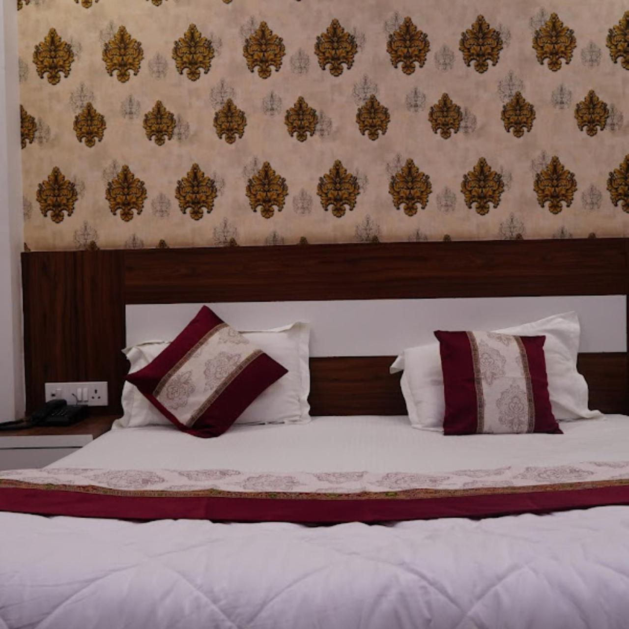 Hotel The Ramay Palace Ayodhya Esterno foto