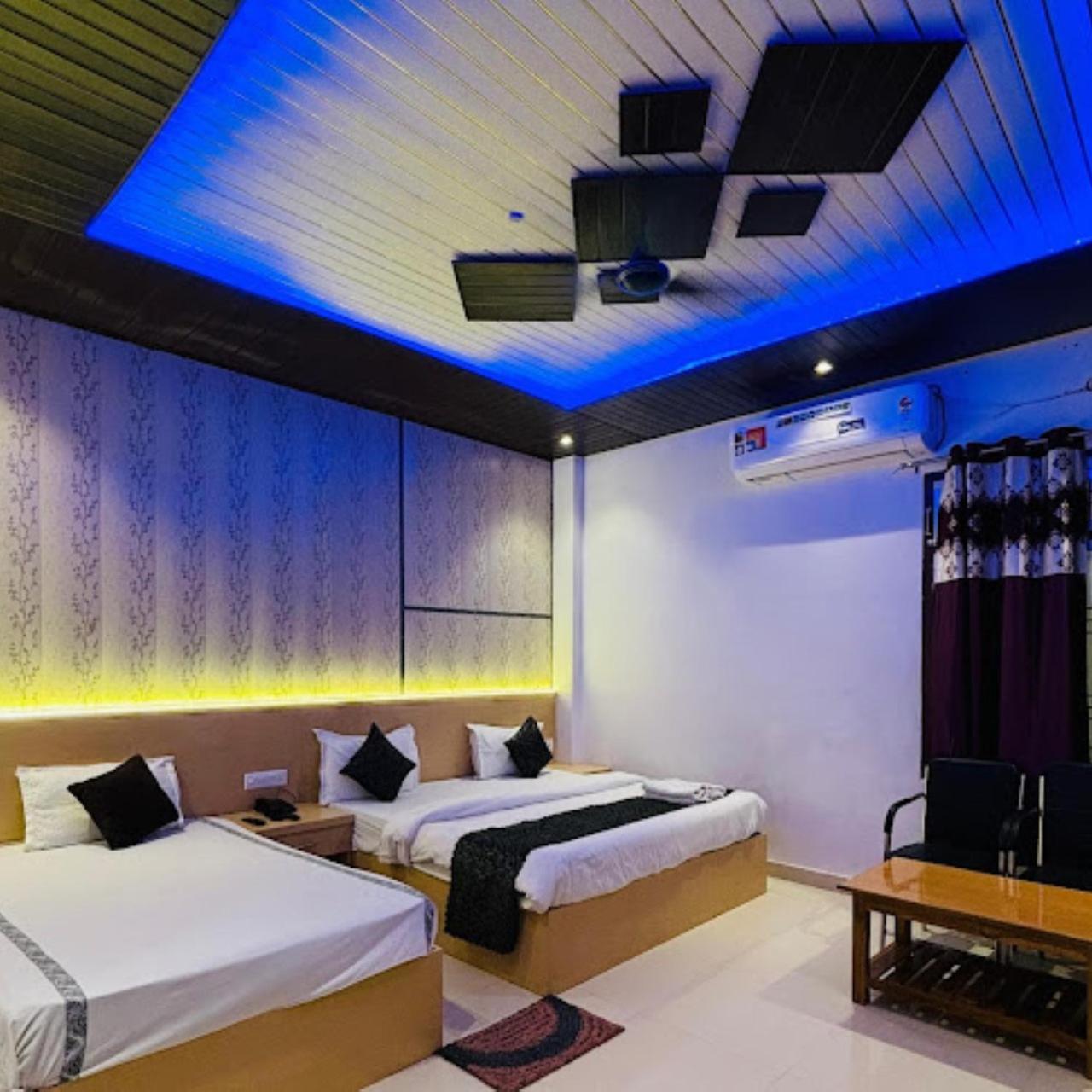 Hotel The Ramay Palace Ayodhya Esterno foto