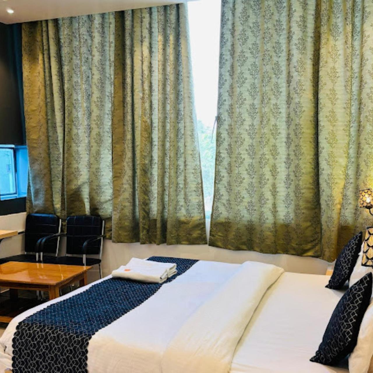 Hotel The Ramay Palace Ayodhya Esterno foto
